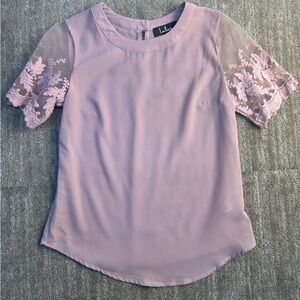 Lulu's Blush Embellished Short Sleeve Blouse XS (2.9)‎